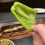 薪炭まだら - 一日氷漬けにした肉厚のピーマン、これがかなり美味しい