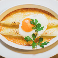 春の日替わりメニューの前菜『フランス産ホワイトアスパラガスのグラタン仕立て』