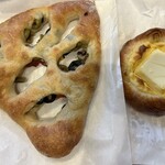 パラオア 新鎌ヶ谷店 - フーガスの穴から見えるオリーブとドライトマトの量が既に凄いw