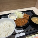 松のや - 料理写真:ロースかつ＆カキフライ（2個）定食 990円