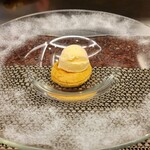 エクシブ軽井沢 鉄板焼 - 熱々の焼リンゴと冷たいバニラアイスクリーム