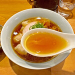 中華そば しば田 - 「3種の地鶏を使用したスープに、9種の醤油をあわせた醤油 ラーメン」との事