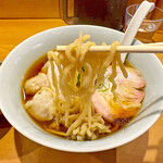 中華そば しば田 - 麺はやや平打ちの中細手揉み麺