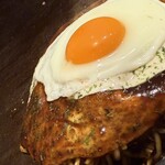 お好み焼き いしり - いしり風広島焼き+目玉焼きトッピング（UP）