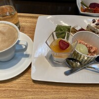 リュクス ダイニング ハプナ - カッサータ　いちごのポップコーン　杏仁豆腐　りんごのシブースト　抹茶と胡麻のムース