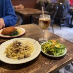 Saint Denis Cafe - ランチメニュー 本日のパスタ1200円 ドリンクサラダ付