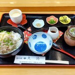 鮨処魚徳 - 鯵のたたき丼