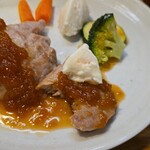 キッチン ブルー グローブ - ボテサラを乗せて