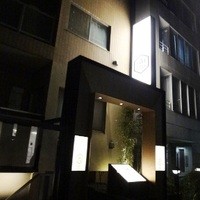 兜 麻布十番店 - 黒基調の居抜きの新店。
