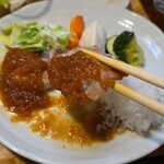 キッチン ブルー グローブ - ふた切れ目のソテー