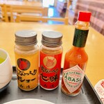 ふる里うどん  - こちらで味変すると
      また違った味わいに◎