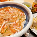 ふる里うどん  - スパイシーなトマト餡かけに