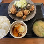 からやま - 料理写真:温玉つけから定食　　　忙しいせいか卵割れてる