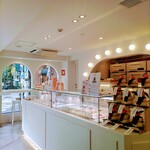 ジャパニーズアイス櫻花 - 白基調の店内も素敵