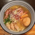 豚骨清湯・自家製麺 かつら - 