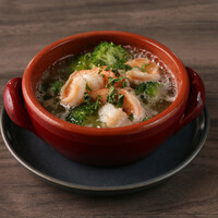 海老のアヒージョ(バケット4枚付き)