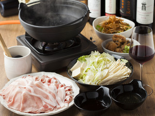 Roppaku -  とろける柔らかさを味わえる黒豚のしゃぶしゃぶは特製のポン酢とそばつゆでさっぱりと。