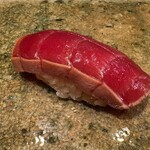 神田錦町 鮨たか晴 - 鮪柵漬け ※古いお仕事だけど、魚の旨味が引き立ってます！