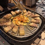 韓国食堂 ジョッパルゲ - 出来上がったサムギョプサル