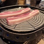 韓国食堂 ジョッパルゲ - サムギョプサル断面