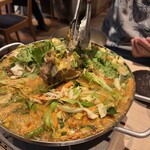 韓国食堂 ジョッパルゲ - 煮込み上がったカムジャタン