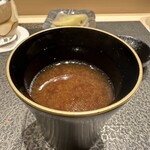 あま木 - 赤出汁　魚のアラ汁でしょうか？美味しい出汁です♡巻きものと合いますね。