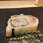 あま木 - 鯖寿司　胡麻　海苔　鯖の海苔巻きが中央にも！美しい。