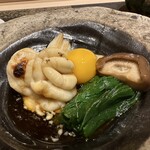 あま木 - すき焼き風味付け　うずらの玉をお好みで　春菊が良いアクセント　お鮨屋さんですき焼き風のつまみ☆最高です。