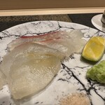 あま木 - 真鯛　香りの良い真鯛でした。水分の多いねっとりした山葵も美味♡