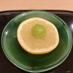 山玄茶 - デザート(洋)グレープフルーツとシャインマスカットの白ワインコンポート。これね、スプーンで食べやすくするために房ごとにキレイにカットされてあるんです。お手間おかけしています✨✨