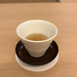 山玄茶 - 今年はいつまでも暑かったですね。清涼感のある麦茶が振る舞われて、ほっとひと息。( ᎔˘꒳˘᎔)️