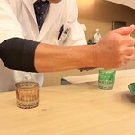 山玄茶 - 残ったグレープフルーツの皮をお一人お一人ギュッ！と絞ってグレープフルーツジュースを作ってくださる大将！こういう遊び心のあるところが、みんなファンになっちゃうんですよね❤️
