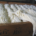 本家 第一旭 -  小麦粉と少量の塩、かん水のみ使用した麺