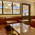 切通し進々堂 - 店内