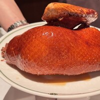 中国飯店 琥珀宮 - ダックを調理前に見せてくださる。