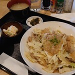 信樂食堂 - とんガリ炒め定食