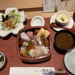 鮨政庭 - ちらし丼ランチ1500円、サラダ•茶碗蒸し300円