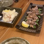 いざかや しん - 左がイカ天、右が鯨の竜田揚げ