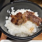 極味や - 辛ソースのハンバーグをご飯にオン