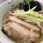 ラーメン イッケン - 背脂たっぷりで濃厚！ネギがシャキシャキ！