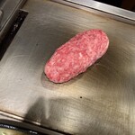 極味や 東京駅店 - ハンバーグを鉄板にオン