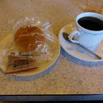 アンクル -  アメリカンコーヒーとサービス