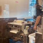 ラーメン一心 - 店内で製麺してます