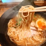 善ちゃんらーめん - 2024年12月　麵持ち上げ