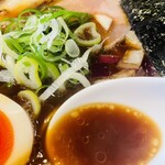 ラーメン一心 富山駅前本店 - 　さすが富山ブラックの色