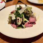 PIZZA SALVATORE CUOMO - ローストビーフサラダ