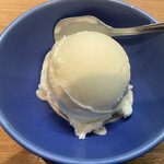 札幌成吉思汗 しろくま  - 羊乳アイス