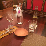 クネル - キッチンに一番近い大きなテーブル