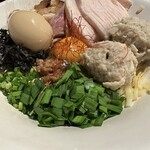 昼ラーメン夜ちゃんこ酒場 紅丸 - 極王台湾まぜそば
                                1400円(税込)