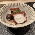 あま木 - 日間賀島の蛸　むかごの飯蒸し　蛸の茹で加減はしっかりと。蛸の旨味出汁がぐっと溶け込んだむかごの飯蒸し。蛸飯一粒一粒が美味♡日本酒を急いで注文しました☆